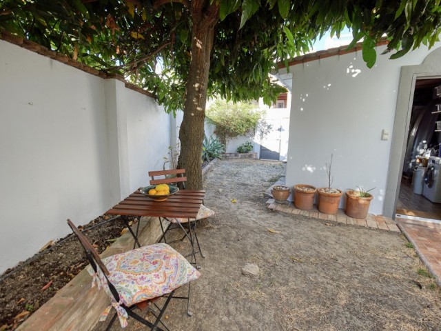 Adosado con 4 Dormitorios  en Estepona