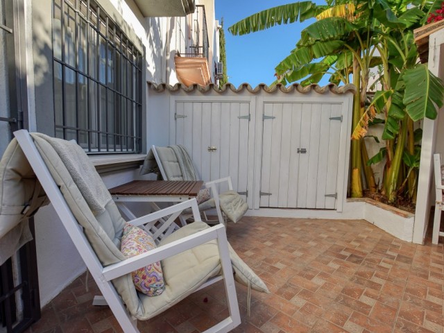 Adosado con 4 Dormitorios  en Estepona