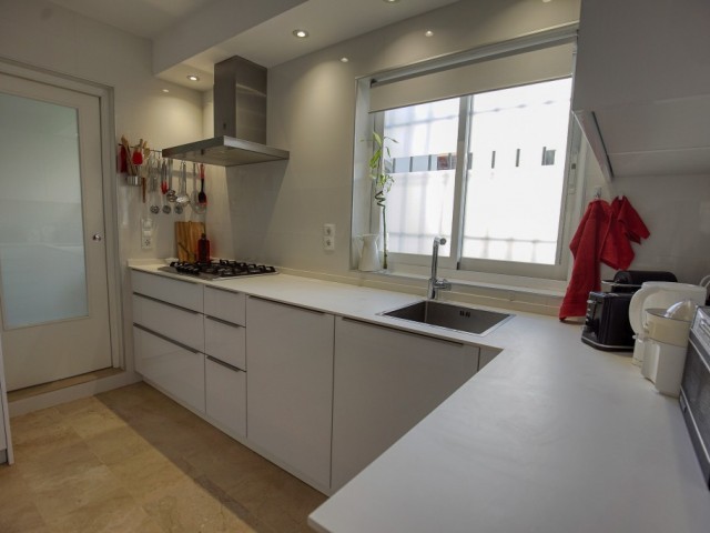 Adosado con 4 Dormitorios  en Estepona