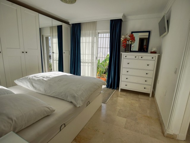 Adosado con 4 Dormitorios  en Estepona