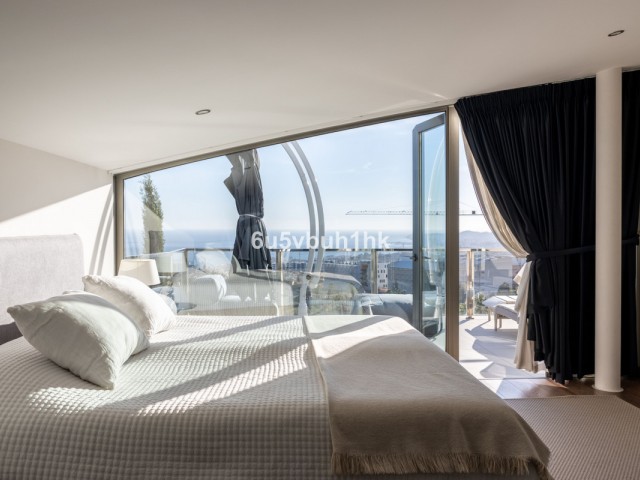 4 Bedrooms Villa in Benalmadena