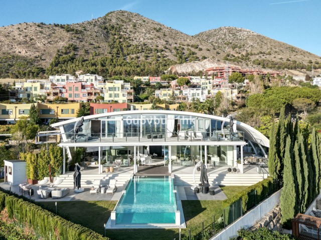 4 Schlafzimmer Villa in Benalmadena