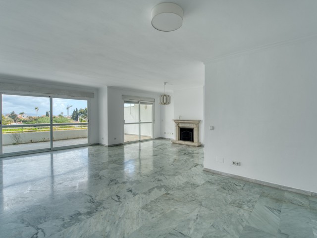 5 Makuuhuoneen Huoneisto Guadalmina Baja