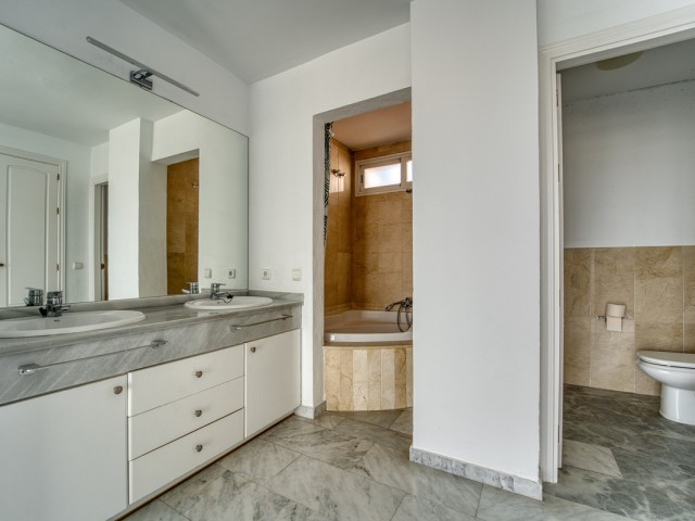 5 Makuuhuoneen Huoneisto Guadalmina Baja