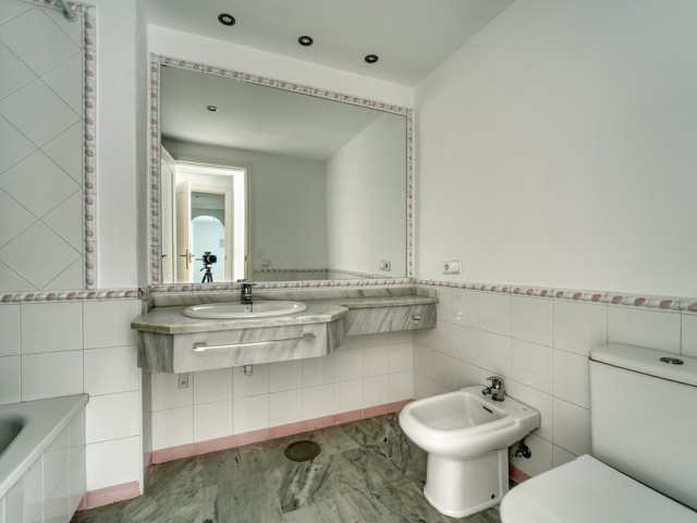 5 Makuuhuoneen Huoneisto Guadalmina Baja