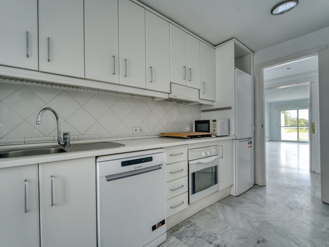 5 Makuuhuoneen Huoneisto Guadalmina Baja