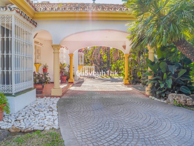 8 Makuuhuoneen Huvila Mijas