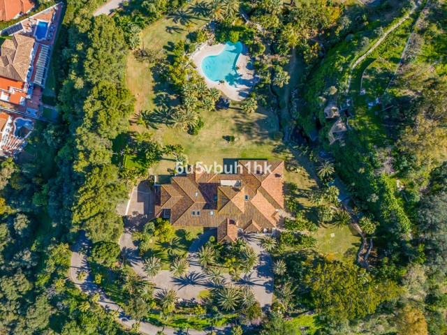 8 Bedrooms Villa in Mijas