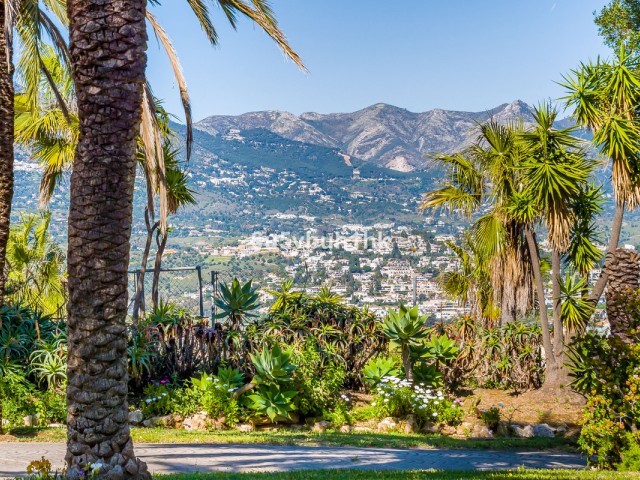 8 Bedrooms Villa in Mijas