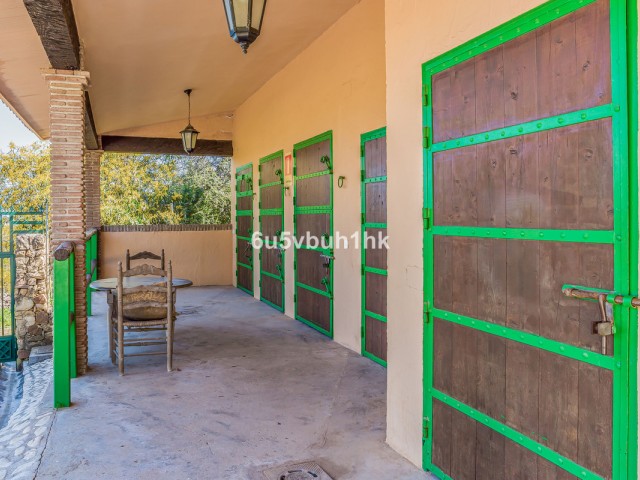 8 Bedrooms Villa in Mijas