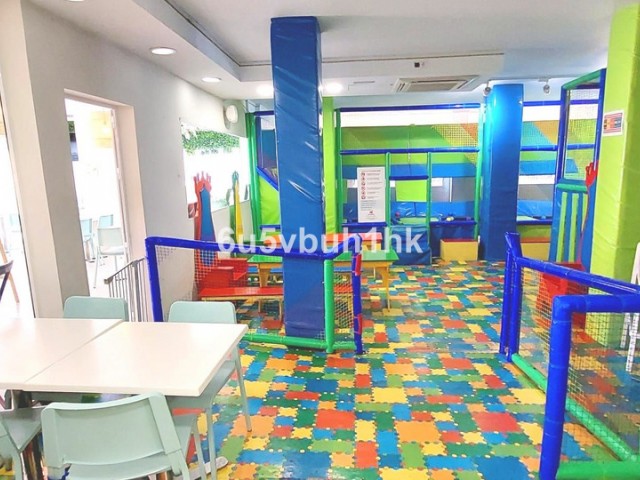 Commercial avec 0 Chambres  à Fuengirola