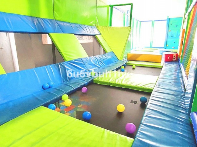 Commercial avec 0 Chambres  à Fuengirola