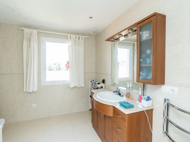 4 Makuuhuoneen Huvila Marbesa