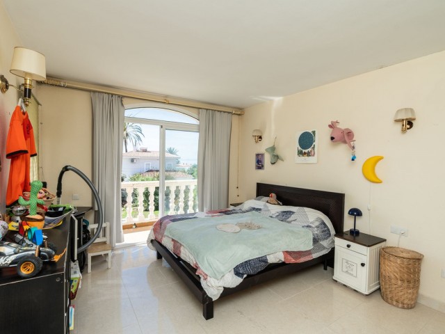 4 Makuuhuoneen Huvila Marbesa