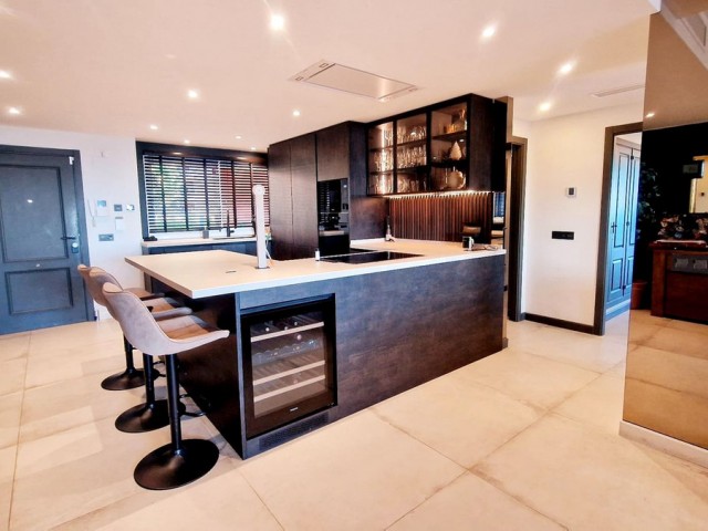 4 Bedrooms Apartment in Marbella