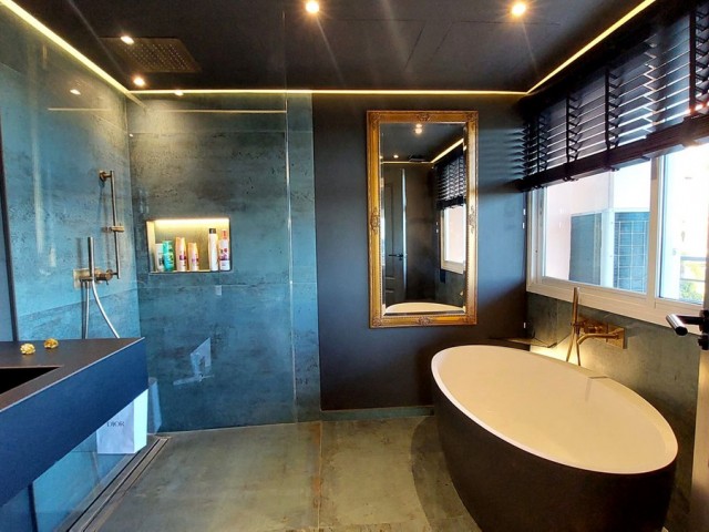 4 Bedrooms Apartment in Marbella