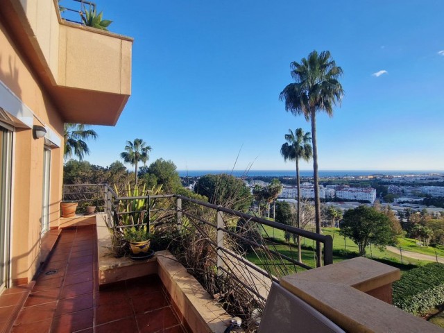 4 Bedrooms Apartment in Marbella