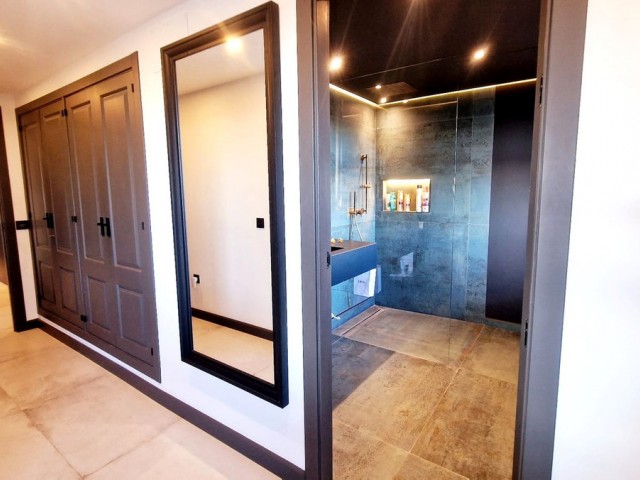 4 Bedrooms Apartment in Marbella