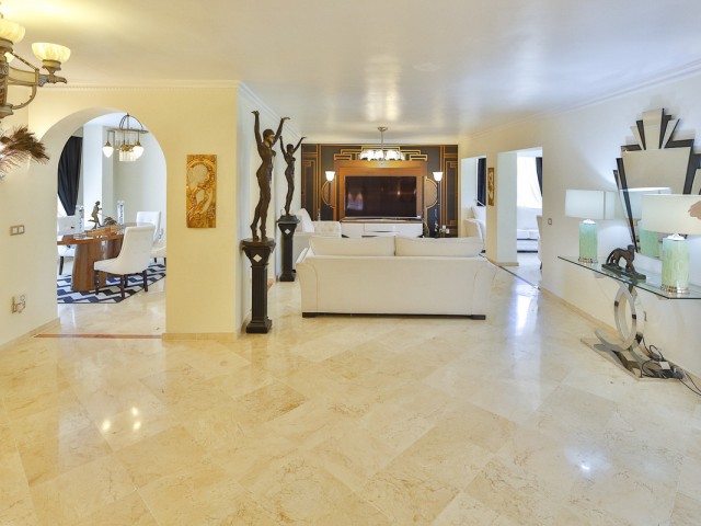 3 Bedrooms Apartment in Guadalmina Alta