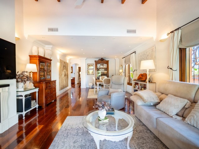 4 Bedrooms Villa in Mijas Costa