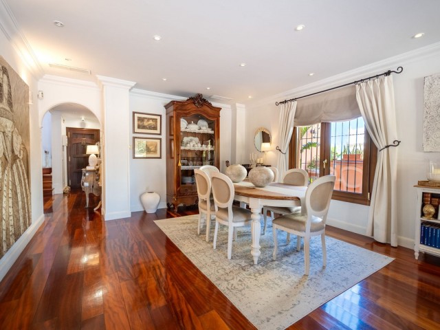 4 Bedrooms Villa in Mijas Costa
