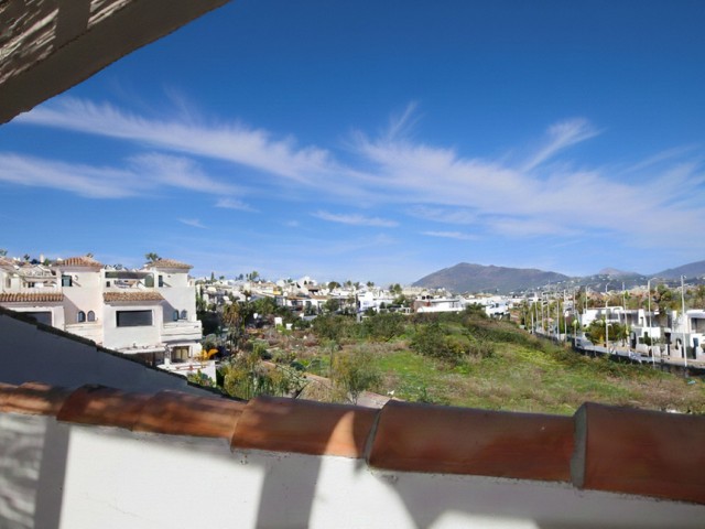 Maison mitoyenne avec 3 Chambres  à Estepona