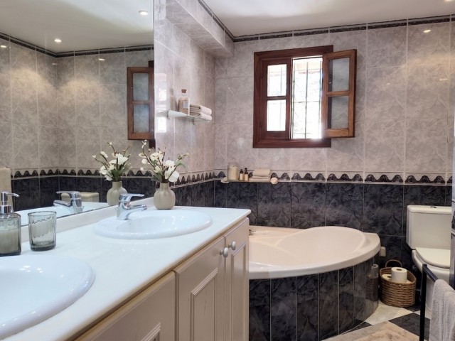 3 Makuuhuoneen Huvila Estepona