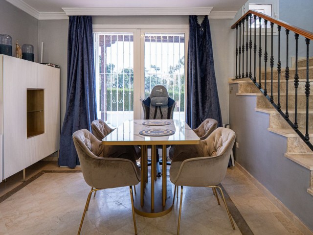 2 Soveroms Rekkehus i Nueva Andalucía