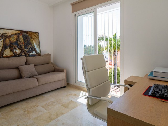 2 Soveroms Rekkehus i Nueva Andalucía