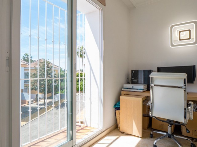 2 Soveroms Rekkehus i Nueva Andalucía