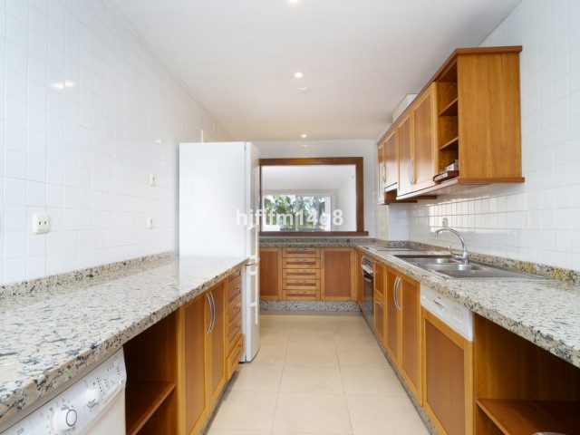 3 Makuuhuoneen Huoneisto Nueva Andalucía