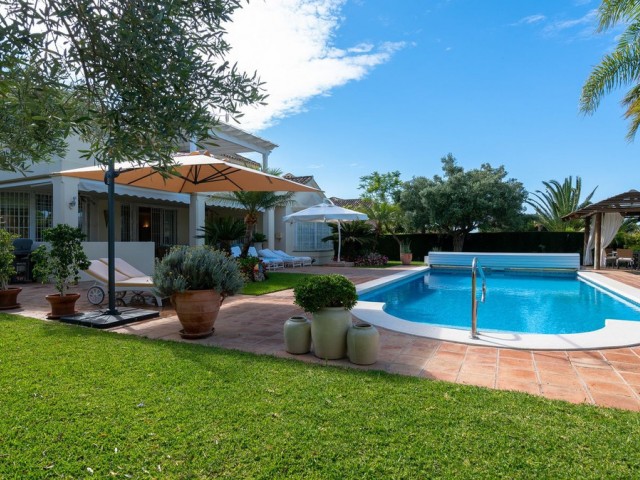 5 Makuuhuoneen Huvila Elviria