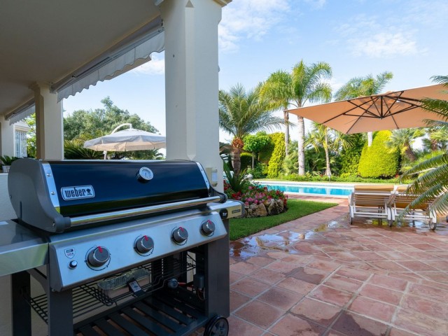 5 Makuuhuoneen Huvila Elviria