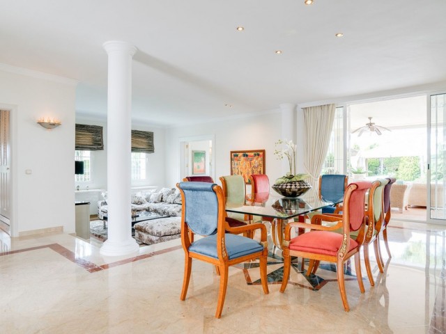 5 Makuuhuoneen Huvila Elviria