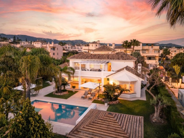 5 Makuuhuoneen Huvila Elviria