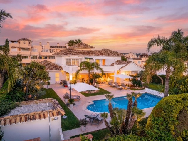 5 Makuuhuoneen Huvila Elviria