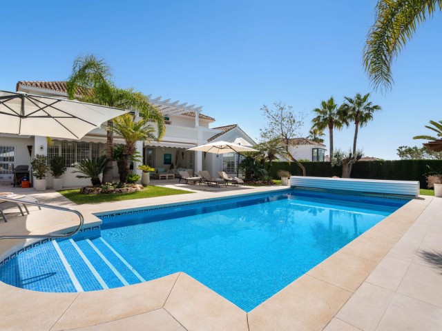 5 Makuuhuoneen Huvila Elviria