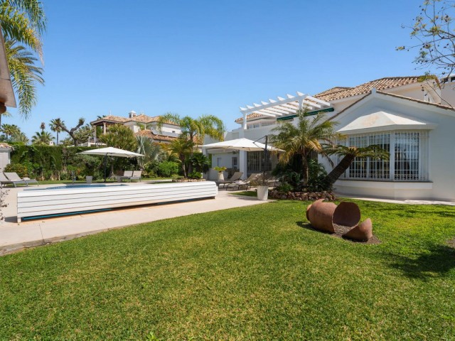 5 Makuuhuoneen Huvila Elviria