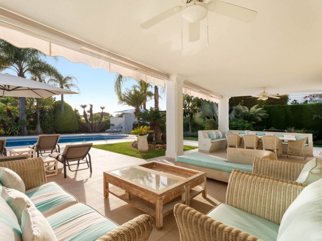 5 Makuuhuoneen Huvila Elviria