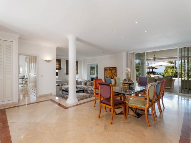 5 Makuuhuoneen Huvila Elviria