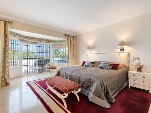 5 Makuuhuoneen Huvila Elviria