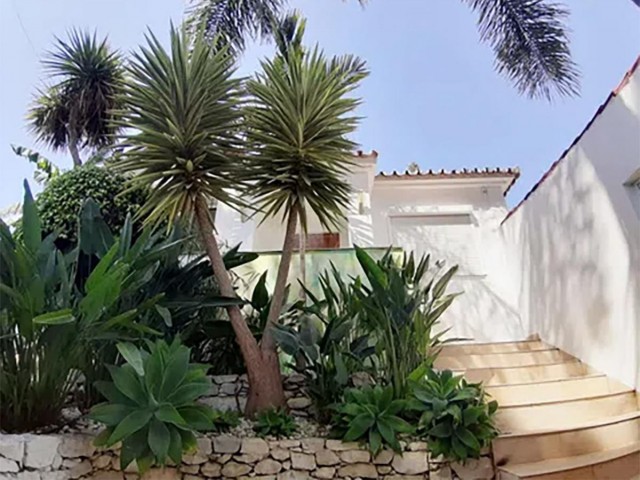 3 Bedrooms Villa in Nueva Andalucía
