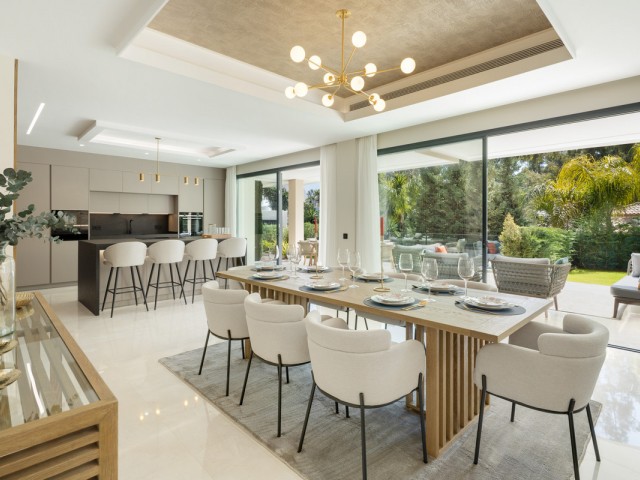 5 Bedrooms Villa in Nueva Andalucía