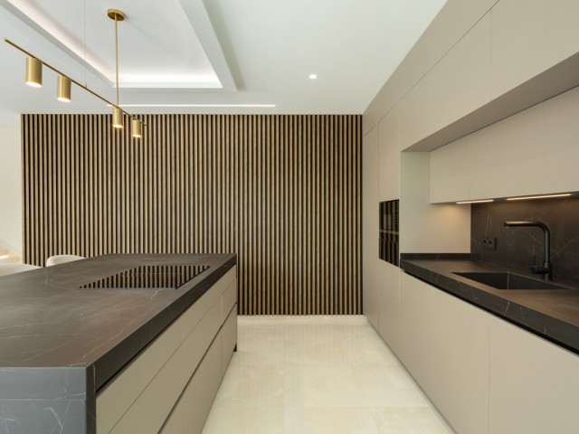 5 Bedrooms Villa in Nueva Andalucía