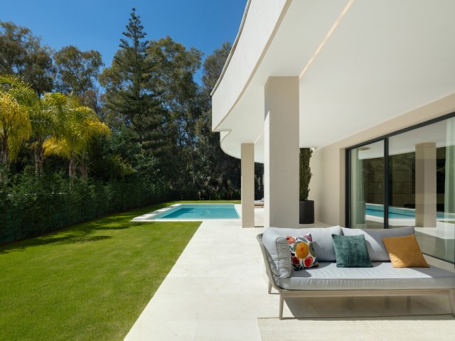 5 Bedrooms Villa in Nueva Andalucía