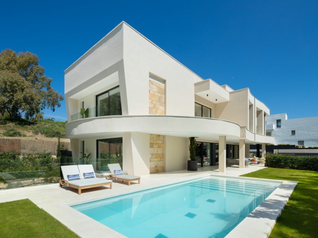 5 Bedrooms Villa in Nueva Andalucía