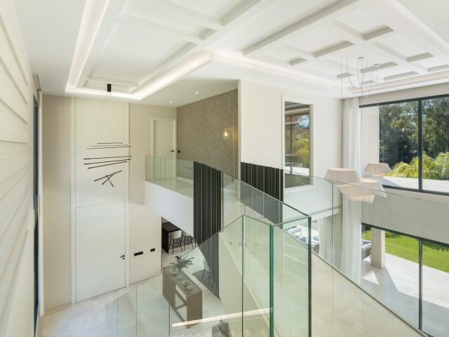 5 Bedrooms Villa in Nueva Andalucía
