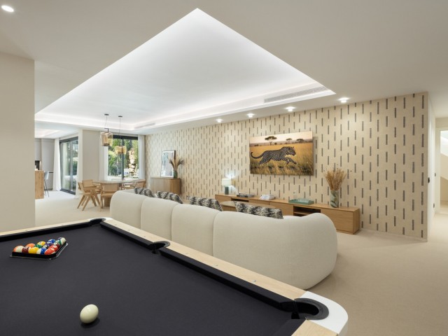 5 Bedrooms Villa in Nueva Andalucía