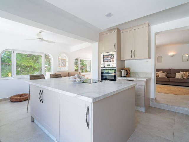 3 Makuuhuoneen Huvila Torreblanca