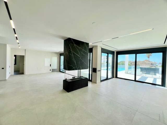 6 Soveroms Villa i Elviria